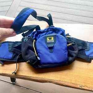 MOUNTAINSMITH —Swift 2 (discontinued) Blue and Black Waist Lumbar Day Pack. NWOT